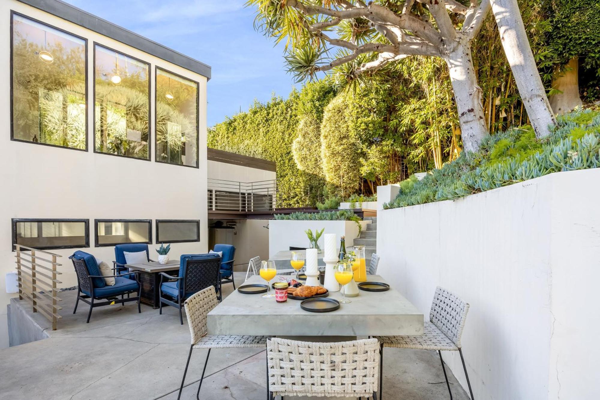Сasa de vacaciones Kings Road West Hollywood Luxury Pool Views Firepit Modern Design Los Ángeles